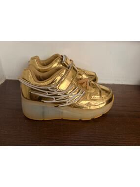 Kids 2 light up golden wheel shoes